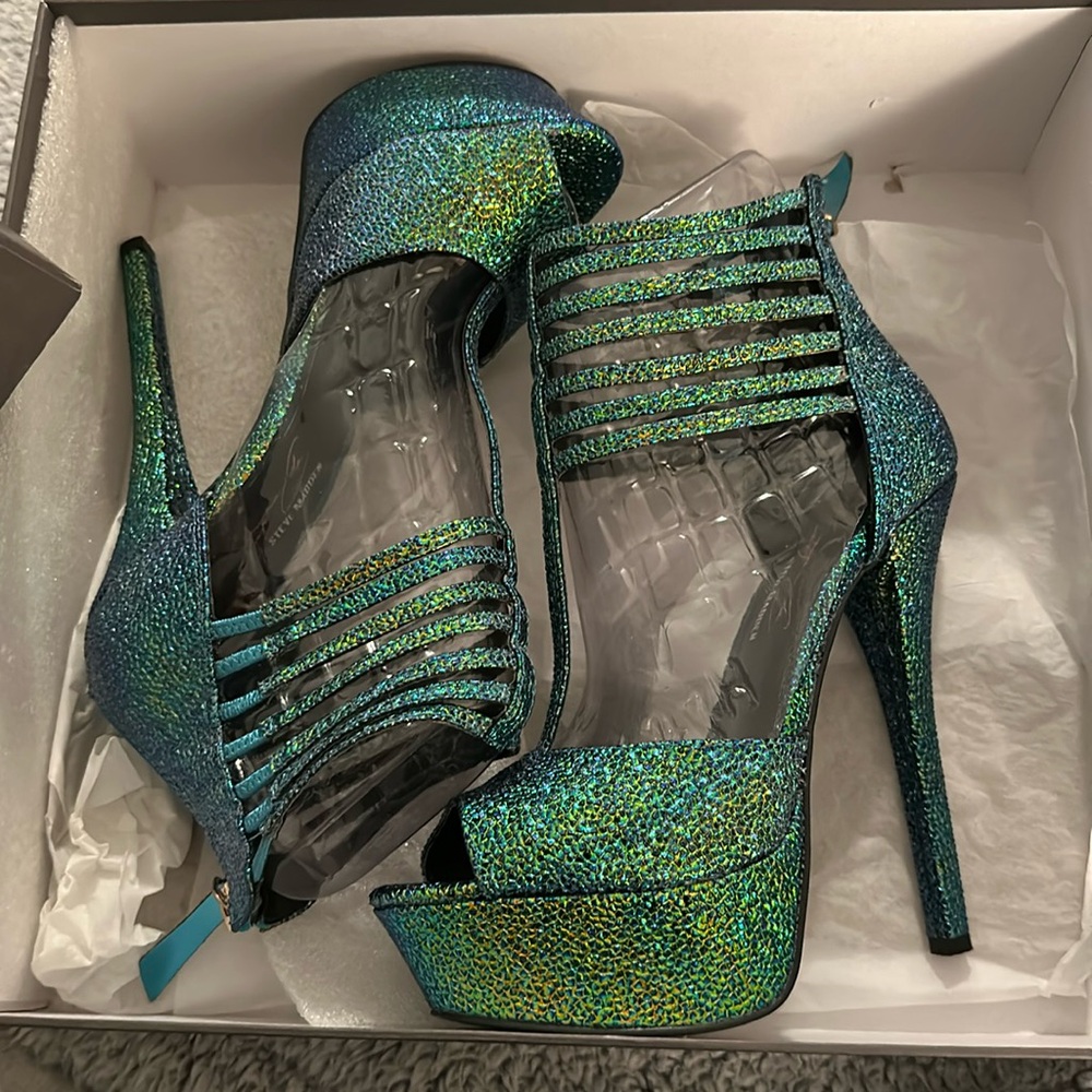 Keyshia Cole and Steve Madden Famous